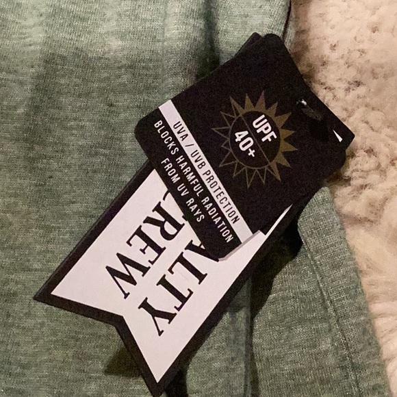 NWT SC Deckhand Hood Tech Tee - Picture 4 of 5